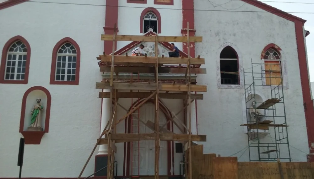 Restauração da fachada da Catedral em andamento